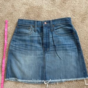 Madewell denim skirt. Size 25 (fits 26/27 waist)
